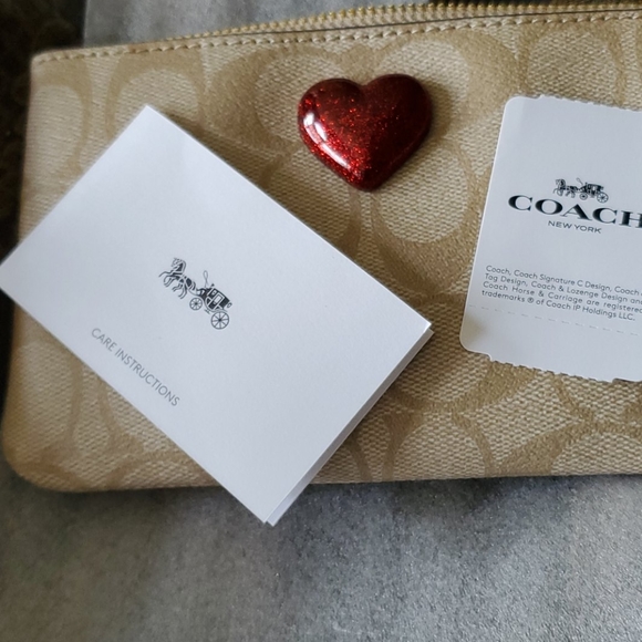 Coach wristlet gorgous - Picture 4 of 5